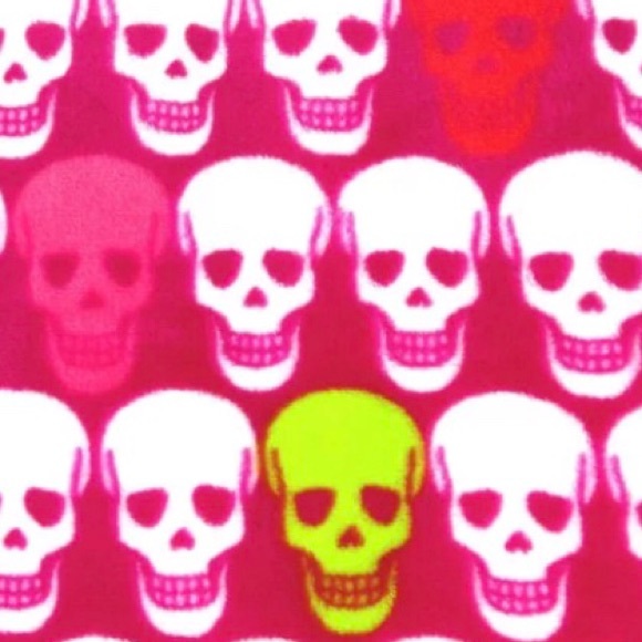 Betsey Johnson Pink & White Skull Party Throw 💀 - Picture 4 of 8